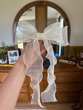 NWOT Anthropologie Wavy Chiffon Bow | White